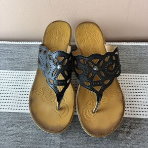 Clarks Women’s Wedge Heels Slip Thong Laser Cut Black Sandals Size 10